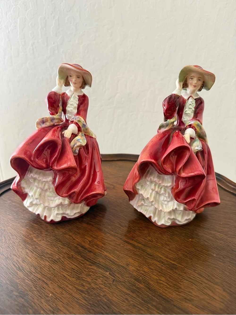 Royal Doulton Top o' the Hill HN 1834 Figurine Pair Red & Green